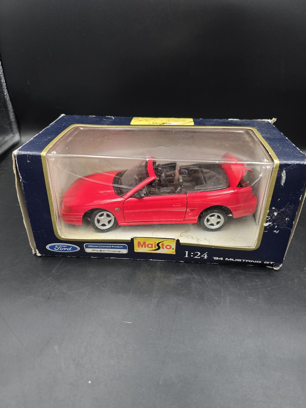 Maisto 1:24 1994 Ford Mustang GT Convertible Toy - Red
